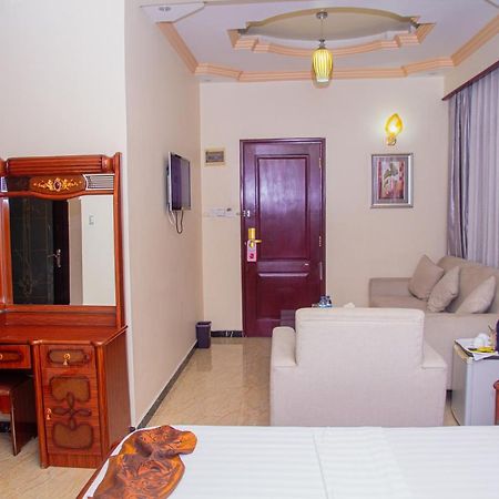 Star City Hotel Dar es Salaam Buitenkant foto